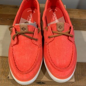 Women’s Sperry’s sailor boat canvas shoes in coral